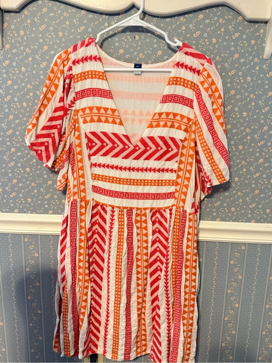 Old Navy Dresses & Skirts - Old Navy plus Women’s V-Neck Short Sleeve Print Dress in Red & Orange